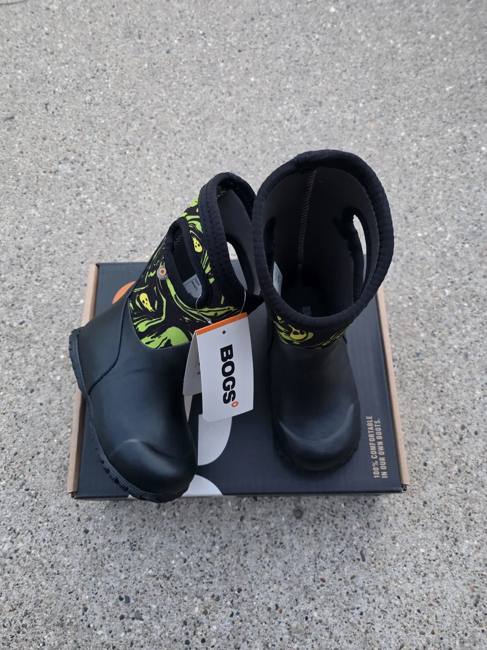 Bogs Kids Black and Neon Green Waterproof Boots Boys 8k